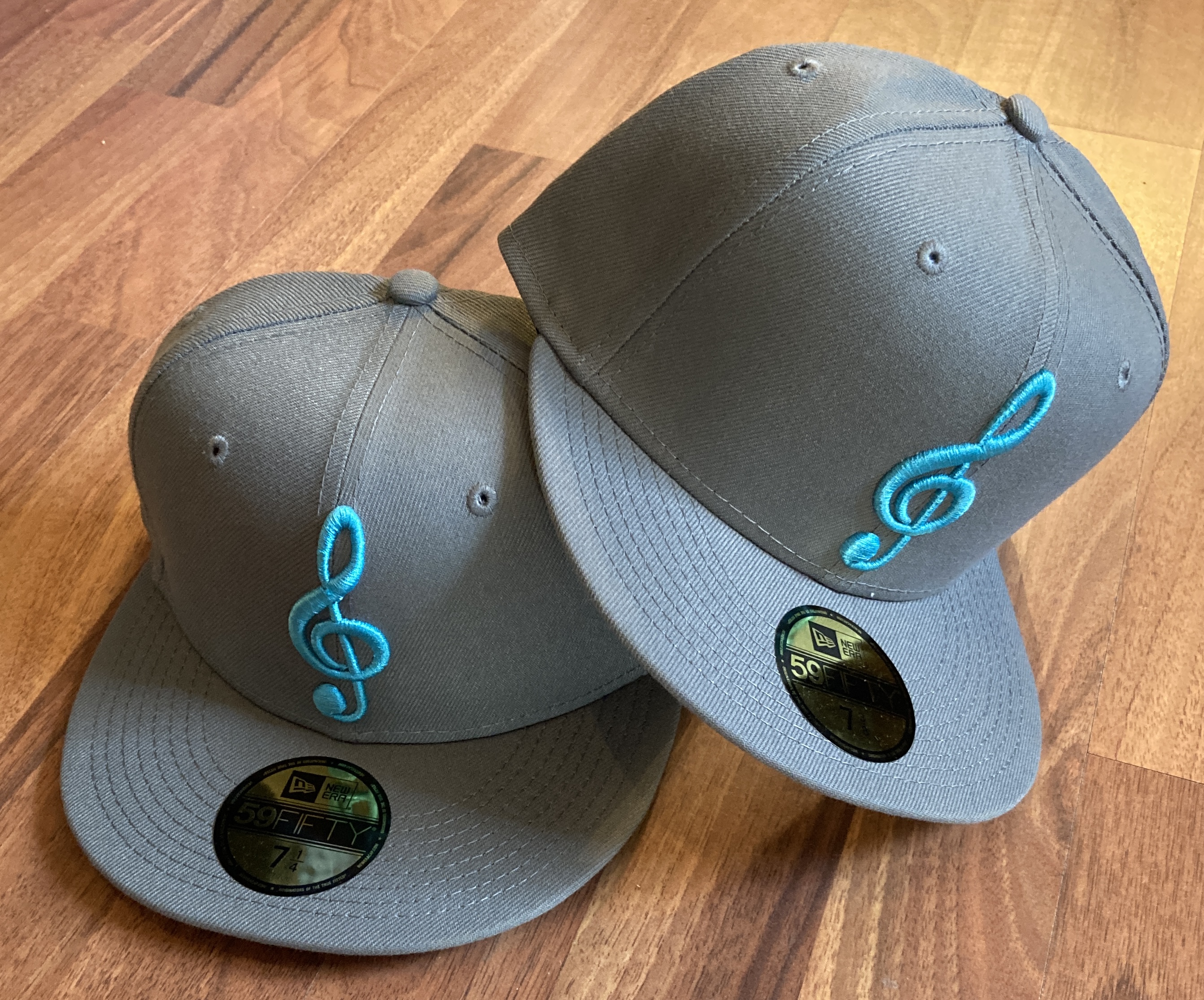 MANYSTYLES 59FIFTY Fitted exclusive Music Note Cap Storm Grey Vice Blue von New Era Front