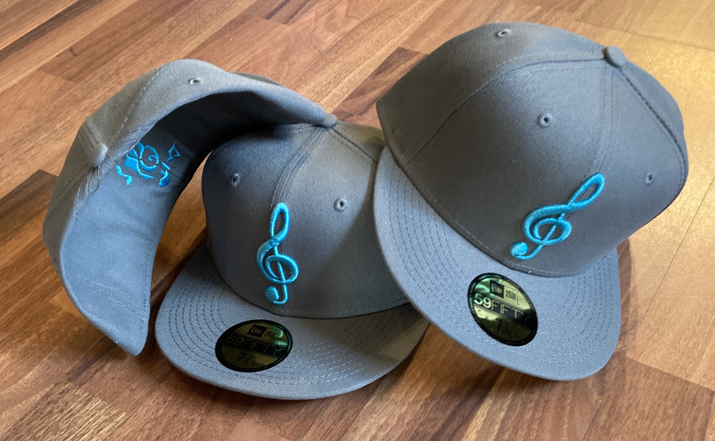 MANYSTYLES 59FIFTY Fitted exclusive Music Note Cap Storm Grey Vice Blue von New Era Front 1